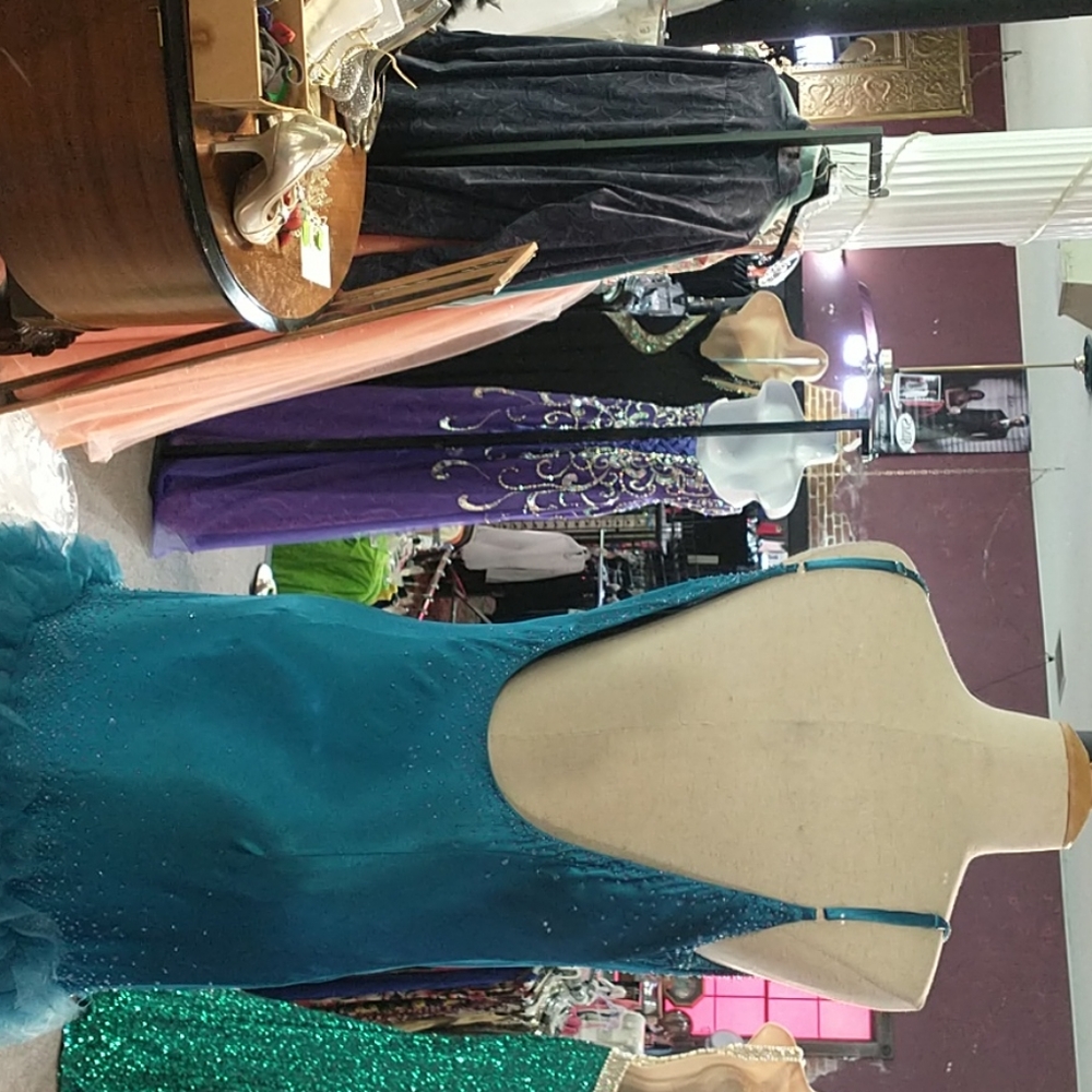 Prom dress - Picture 4 of 6